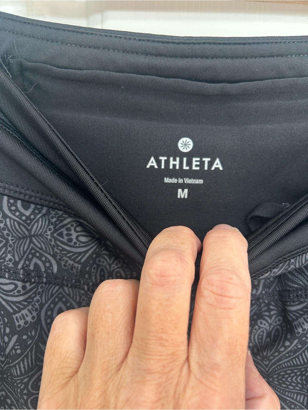 Athleta Skirted Capri Leggings Black Grey Printed Skort Crop Pants M - Picture 4 of 9